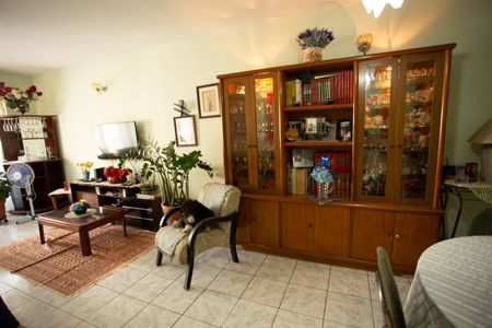 Casa à venda com 149m², 3 quartos e 2 vagas Casa à venda com 149m², 3 quartos e 2 vagasSALA