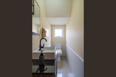 Casa de condomínio à venda com 185m², 3 quartos e 2 vagasLavabo