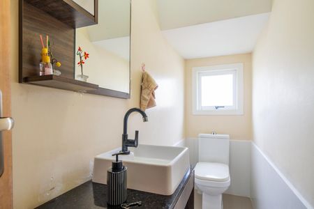 Casa de condomínio à venda com 185m², 3 quartos e 2 vagasLavabo