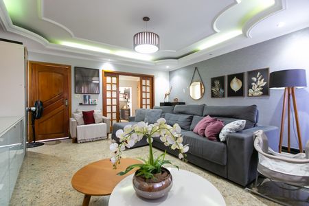 Casa para alugar com 300m², 4 quartos e 2 vagas Casa para alugar com 300m², 4 quartos e 2 vagasSala