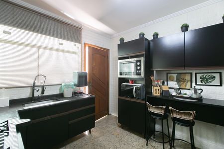 Casa para alugar com 300m², 4 quartos e 2 vagas Casa para alugar com 300m², 4 quartos e 2 vagasCozinha - Armários
