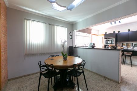 Casa para alugar com 300m², 4 quartos e 2 vagas Casa para alugar com 300m², 4 quartos e 2 vagasSala de Jantar