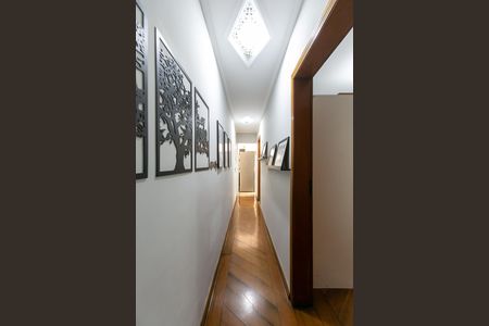 Casa para alugar com 300m², 4 quartos e 2 vagas Casa para alugar com 300m², 4 quartos e 2 vagasCorredor