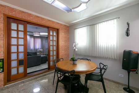 Casa para alugar com 300m², 4 quartos e 2 vagas Casa para alugar com 300m², 4 quartos e 2 vagasSala de Jantar