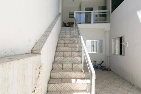 Casa para alugar com 300m², 4 quartos e 2 vagas Casa para alugar com 300m², 4 quartos e 2 vagasEscada