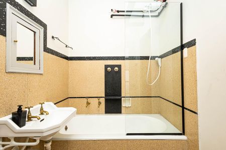 Studio para alugar com 28m², 1 quarto e sem vaga Studio para alugar com 28m², 1 quarto e sem vagaBanheiro