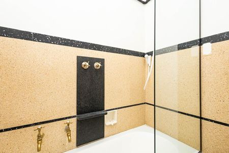 Studio para alugar com 28m², 1 quarto e sem vaga Studio para alugar com 28m², 1 quarto e sem vagaBanheiro