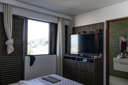 Casa para alugar com 596m², 4 quartos e 7 vagasQuarto 2