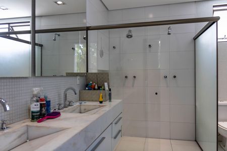 Casa para alugar com 596m², 4 quartos e 7 vagasBanheiro do Quarto 1