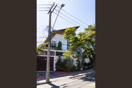 Casa para alugar com 596m², 4 quartos e 7 vagasFachada