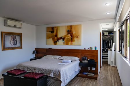 Casa para alugar com 596m², 4 quartos e 7 vagasQuarto 1