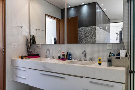 Casa para alugar com 596m², 4 quartos e 7 vagasBanheiro do Quarto 1