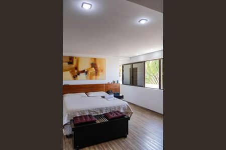 Casa para alugar com 596m², 4 quartos e 7 vagasQuarto 1