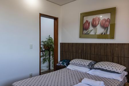 Casa para alugar com 596m², 4 quartos e 7 vagasQuarto 2