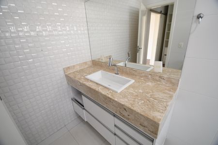 Casa à venda com 336m², 3 quartos e 4 vagasBanheiro da Suíte 1