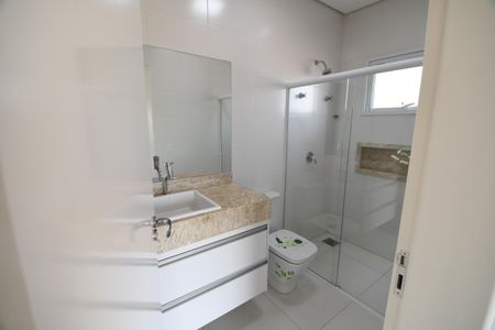 Casa à venda com 336m², 3 quartos e 4 vagasBanheiro da Suíte 2