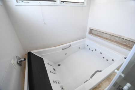 Casa à venda com 336m², 3 quartos e 4 vagasBanheiro da Suíte 1