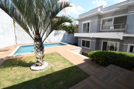 Casa à venda com 336m², 3 quartos e 4 vagasPiscina / Jardim