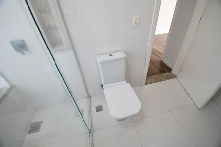 Casa à venda com 336m², 3 quartos e 4 vagasBanheiro da Suíte 1