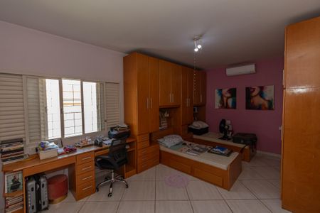 Casa para alugar com 300m², 4 quartos e 6 vagasSuíte 2