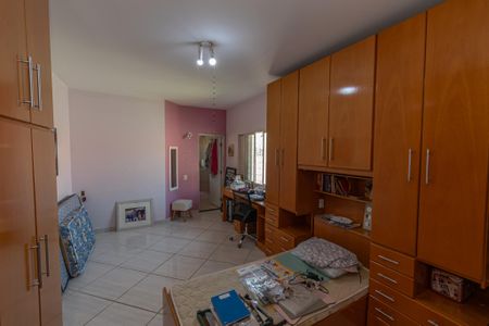 Casa para alugar com 300m², 4 quartos e 6 vagasSuíte 2