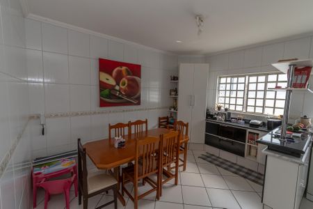 Casa para alugar com 300m², 4 quartos e 6 vagasCozinha 
