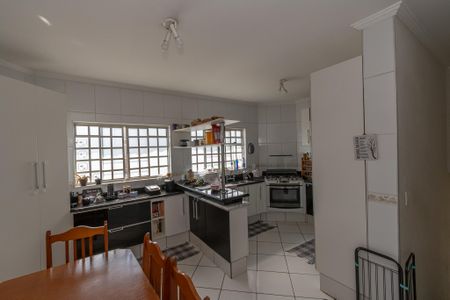Casa para alugar com 300m², 4 quartos e 6 vagasCozinha 