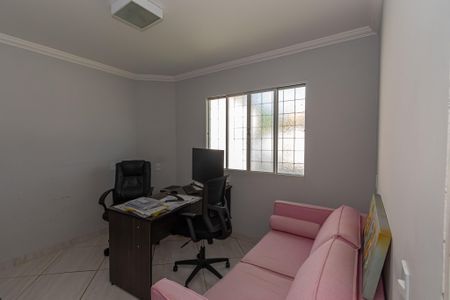 Casa para alugar com 300m², 4 quartos e 6 vagasEscritório 