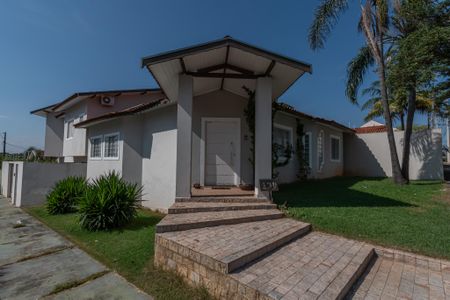 Casa para alugar com 300m², 4 quartos e 6 vagasFachada 