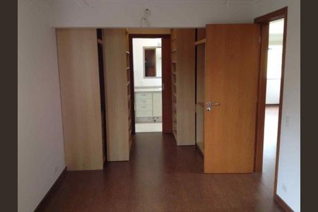 Casa à venda com 466m², 4 quartos e 6 vagas