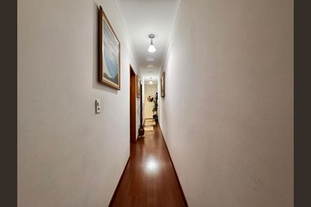 Casa à venda com 238m², 3 quartos e 3 vagasCorredor entre os quartos 