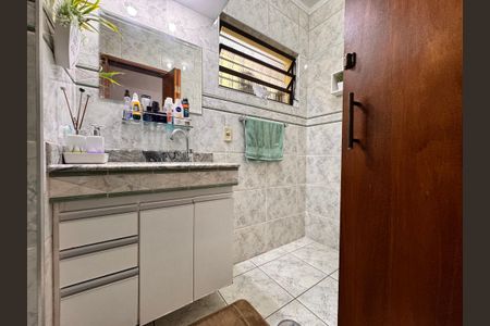 Casa à venda com 238m², 3 quartos e 3 vagasBanheiro