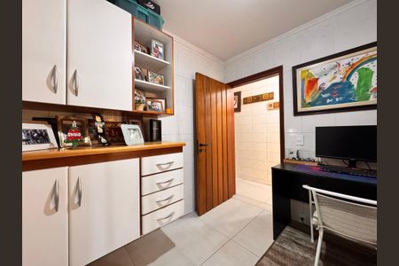 Casa à venda com 238m², 3 quartos e 3 vagasEscritório