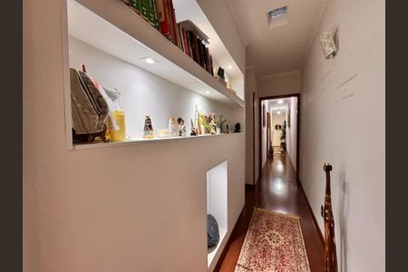 Casa à venda com 238m², 3 quartos e 3 vagasCorredor entre os quartos 