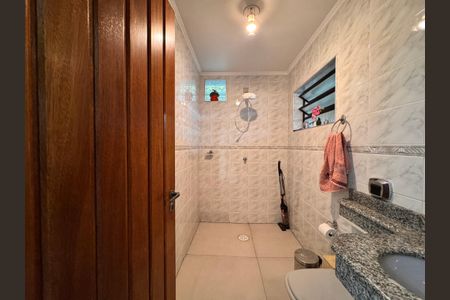 Casa à venda com 238m², 3 quartos e 3 vagasBanheiro 2