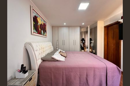 Casa à venda com 238m², 3 quartos e 3 vagasSuite