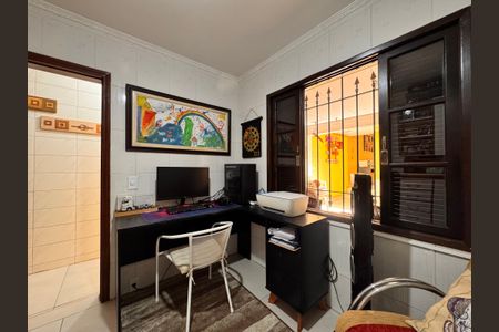 Casa à venda com 238m², 3 quartos e 3 vagasEscritório