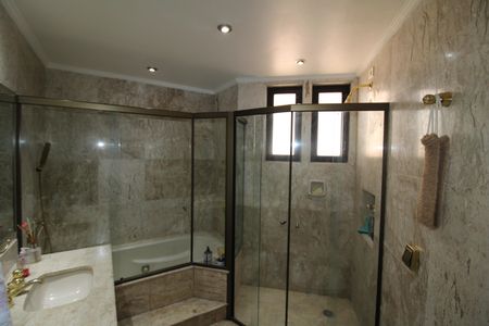 Apartamento à venda com 223m², 4 quartos e 3 vagasQuarto 1 - Banheiro