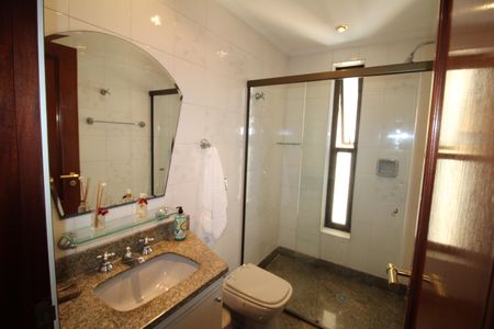 Apartamento à venda com 223m², 4 quartos e 3 vagasBanheiro 2