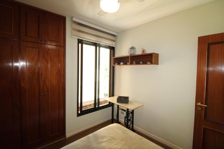 Apartamento à venda com 223m², 4 quartos e 3 vagasQuarto 2