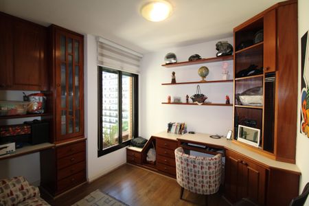 Apartamento à venda com 223m², 4 quartos e 3 vagasQuarto 4