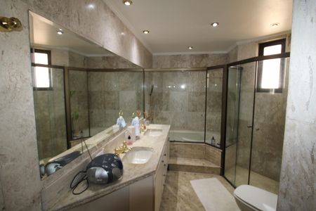 Apartamento à venda com 223m², 4 quartos e 3 vagasQuarto 1 - Banheiro