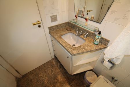 Apartamento à venda com 223m², 4 quartos e 3 vagasBanheiro 2