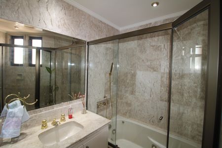 Apartamento à venda com 223m², 4 quartos e 3 vagasQuarto 1 - Banheiro