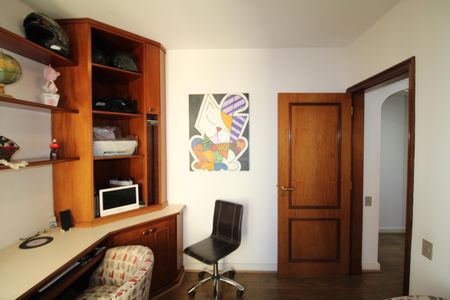 Apartamento à venda com 223m², 4 quartos e 3 vagasQuarto 4