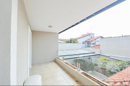 Casa à venda com 350m², 4 quartos e 6 vagas Casa à venda com 350m², 4 quartos e 6 vagasSacada