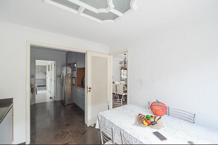 Casa à venda com 350m², 4 quartos e 6 vagas Casa à venda com 350m², 4 quartos e 6 vagasSala de Almoço