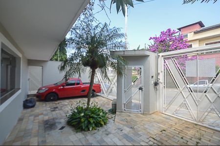 Casa à venda com 350m², 4 quartos e 6 vagas Casa à venda com 350m², 4 quartos e 6 vagasGaragem