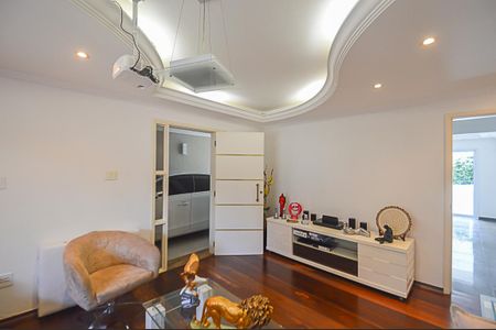 Casa à venda com 350m², 4 quartos e 6 vagas Casa à venda com 350m², 4 quartos e 6 vagasSala