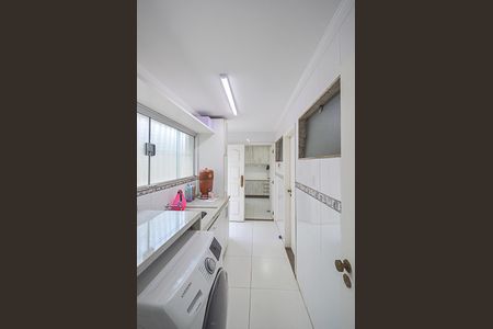 Casa à venda com 350m², 4 quartos e 6 vagas Casa à venda com 350m², 4 quartos e 6 vagasÁrea de Serviço